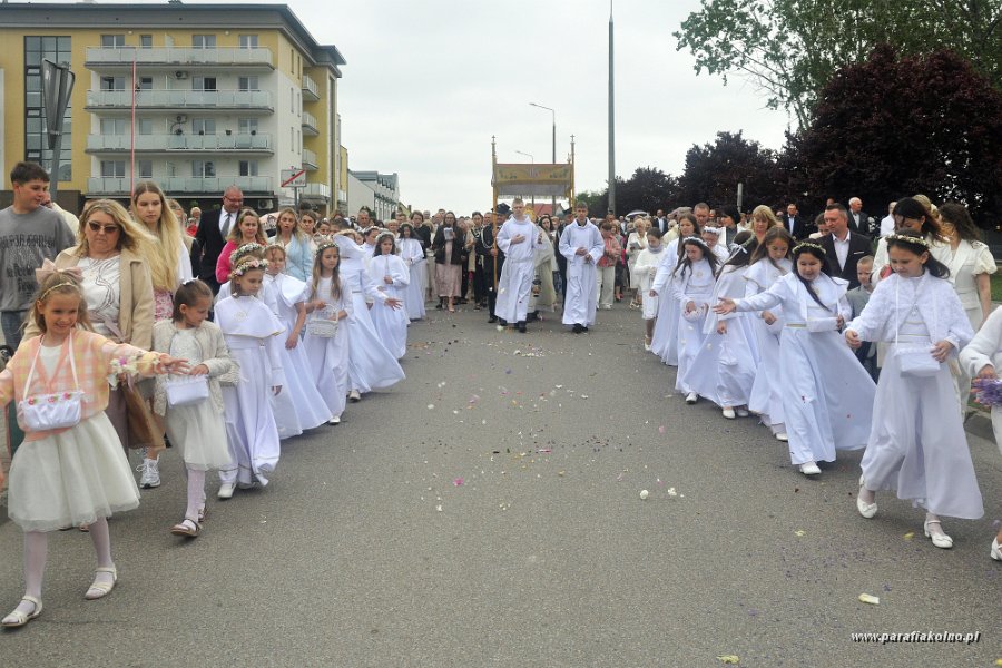 057 Procesja eucharystyczna.jpg
